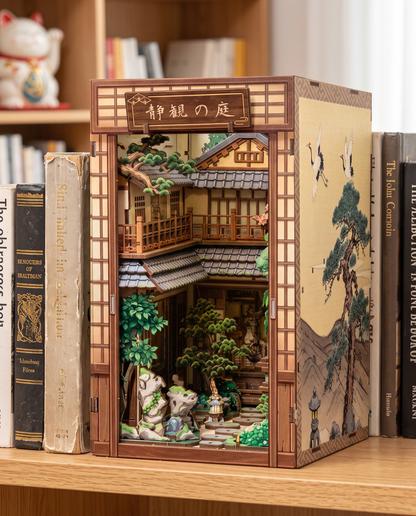 Book Nook Japan-Hof bei Tageslicht