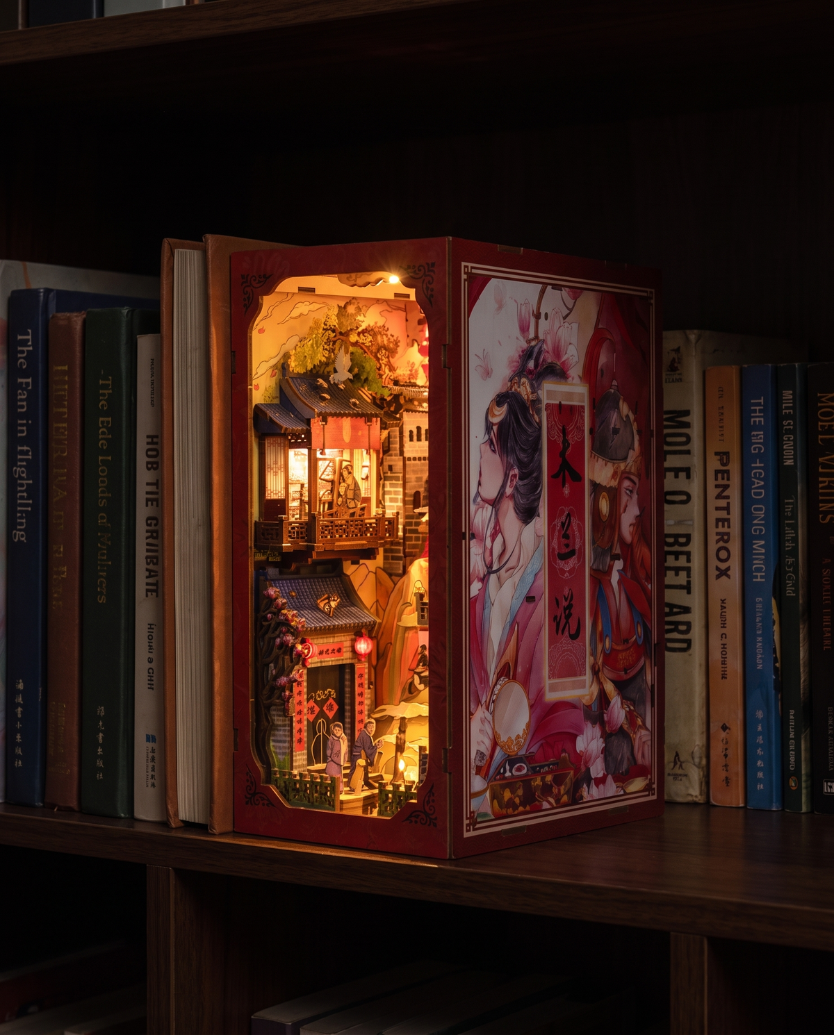 Book Nook China-Hof leuchtet nachts im Regal